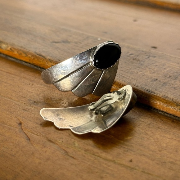 ✨Vintage Sterling Silver with Black Resin Stone Clip on Earrings✨ - Picture 1 of 2